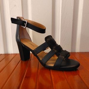NWOT Adrienne Vittadini black summer sandal size 9.5